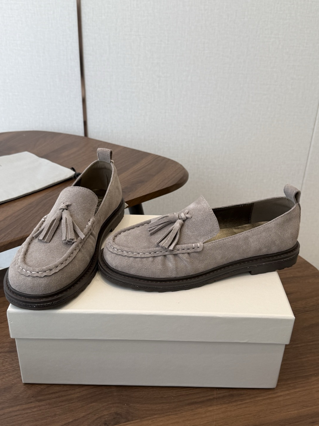 Brunello Cucinelli 26ss 秋冬新款复古乐福鞋‼ BC是意大利知名品牌，极简主义风格，纯手工串联珠链