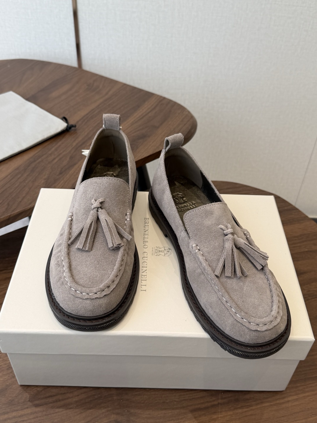 Brunello Cucinelli 26ss 秋冬新款复古乐福鞋‼ BC是意大利知名品牌，极简主义风格，纯手工串联珠链