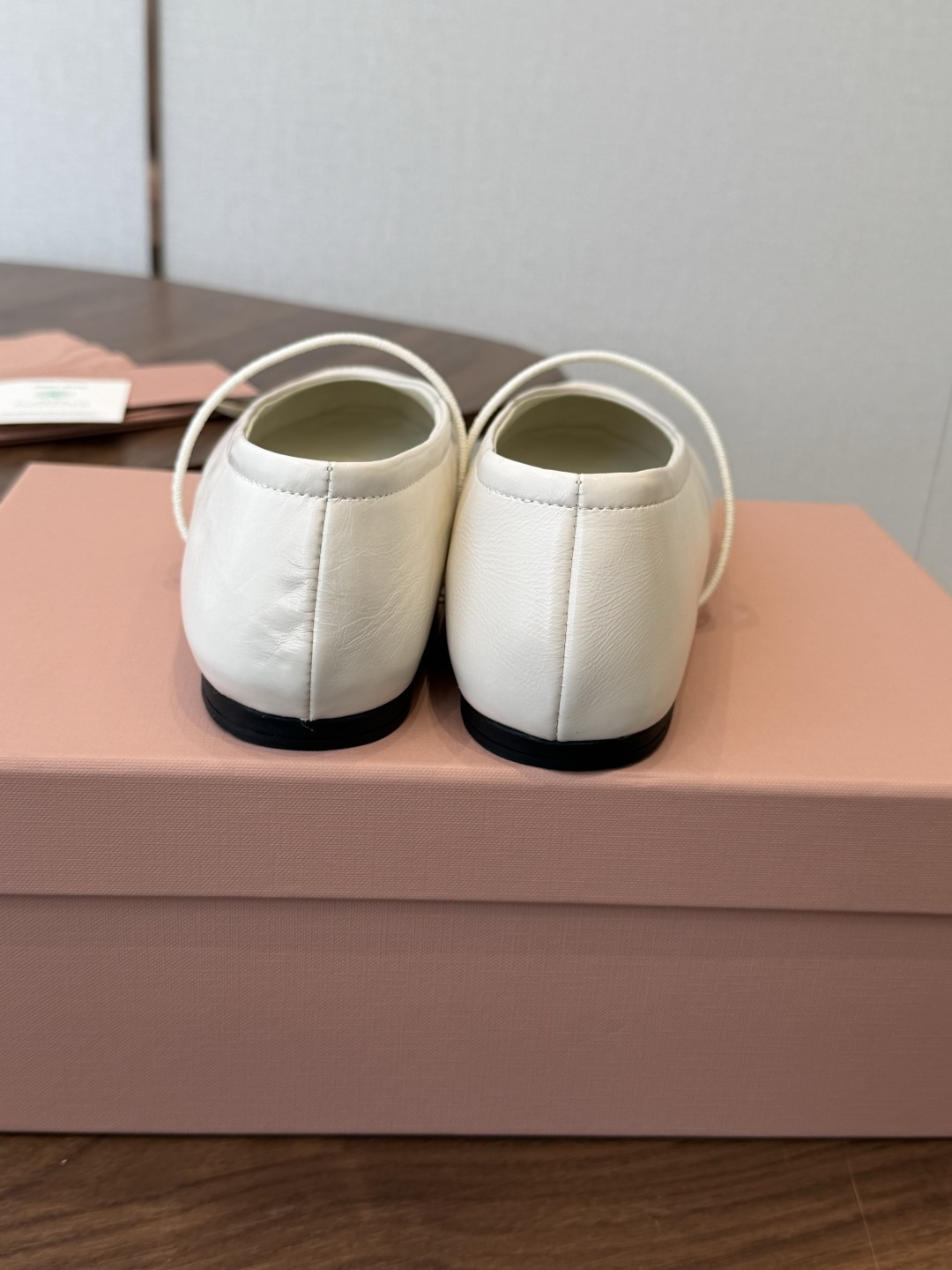 MIUMIU 26SS缪缪 圆头 细带芭蕾舞鞋 玛丽珍 单鞋 Miu Miu芭蕾鞋时髦又暴走！这双芭蕾鞋真的封神！ 上脚