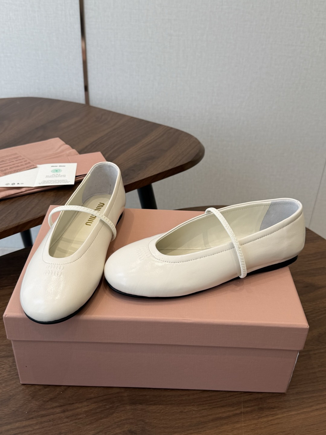 MIUMIU 26SS缪缪 圆头 细带芭蕾舞鞋 玛丽珍 单鞋 Miu Miu芭蕾鞋时髦又暴走！这双芭蕾鞋真的封神！ 上脚