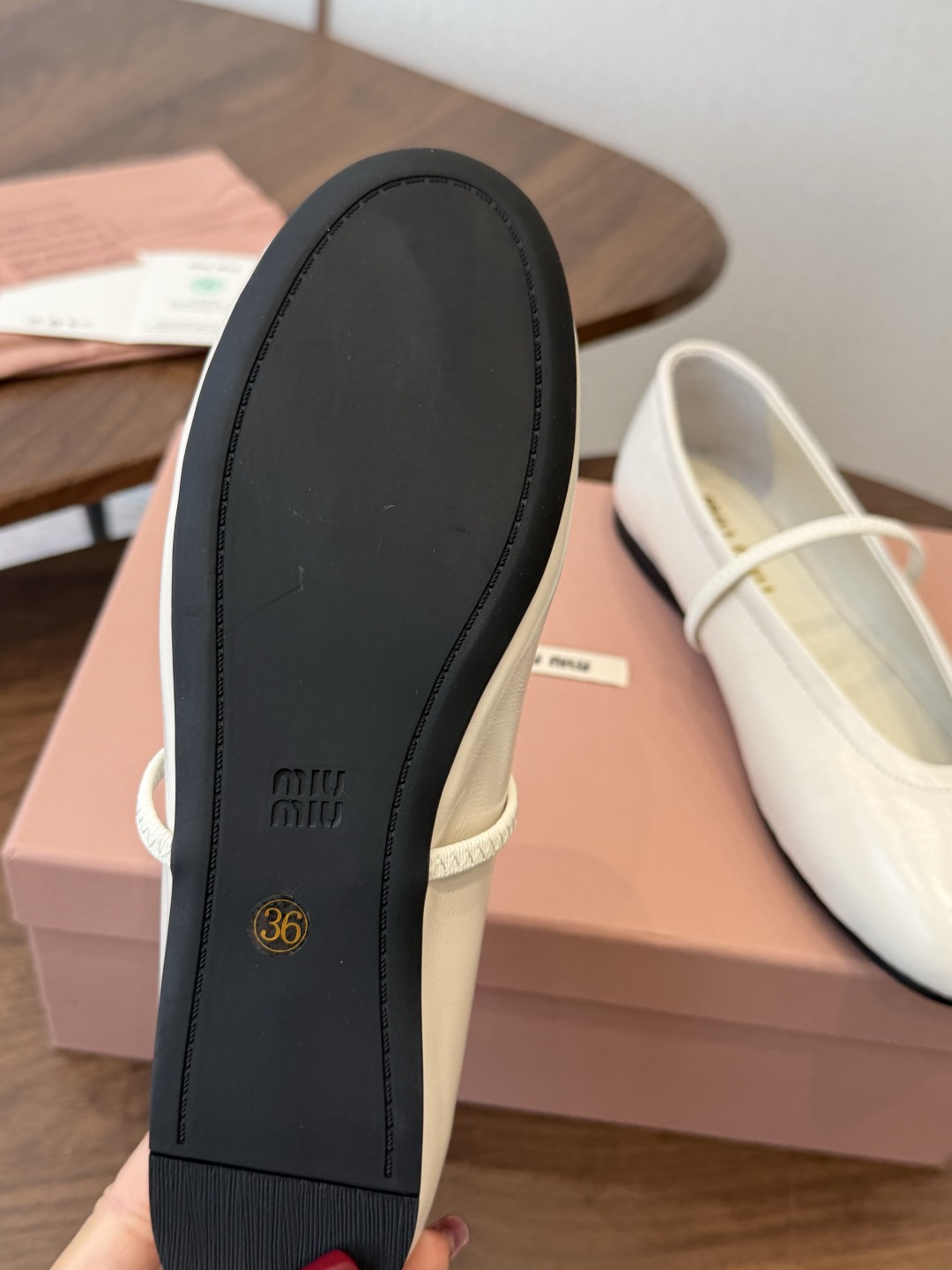 MIUMIU 26SS缪缪 圆头 细带芭蕾舞鞋 玛丽珍 单鞋 Miu Miu芭蕾鞋时髦又暴走！这双芭蕾鞋真的封神！ 上脚