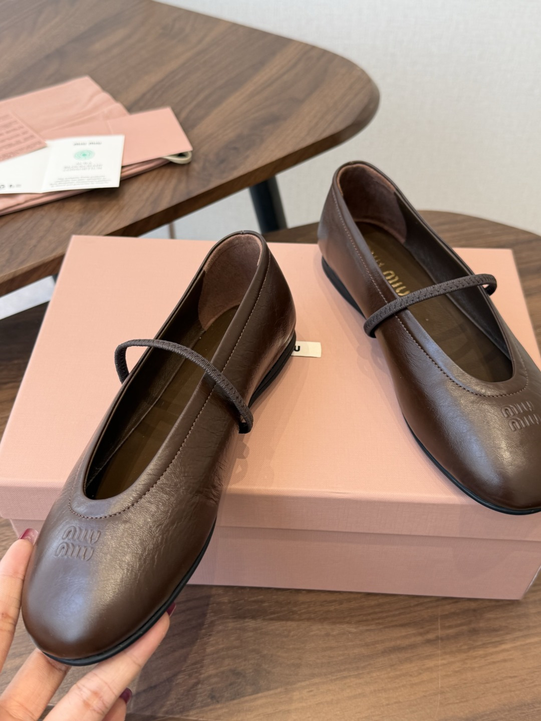 MIUMIU 26SS缪缪 圆头 细带芭蕾舞鞋 玛丽珍 单鞋 Miu Miu芭蕾鞋时髦又暴走！这双芭蕾鞋真的封神！ 上脚