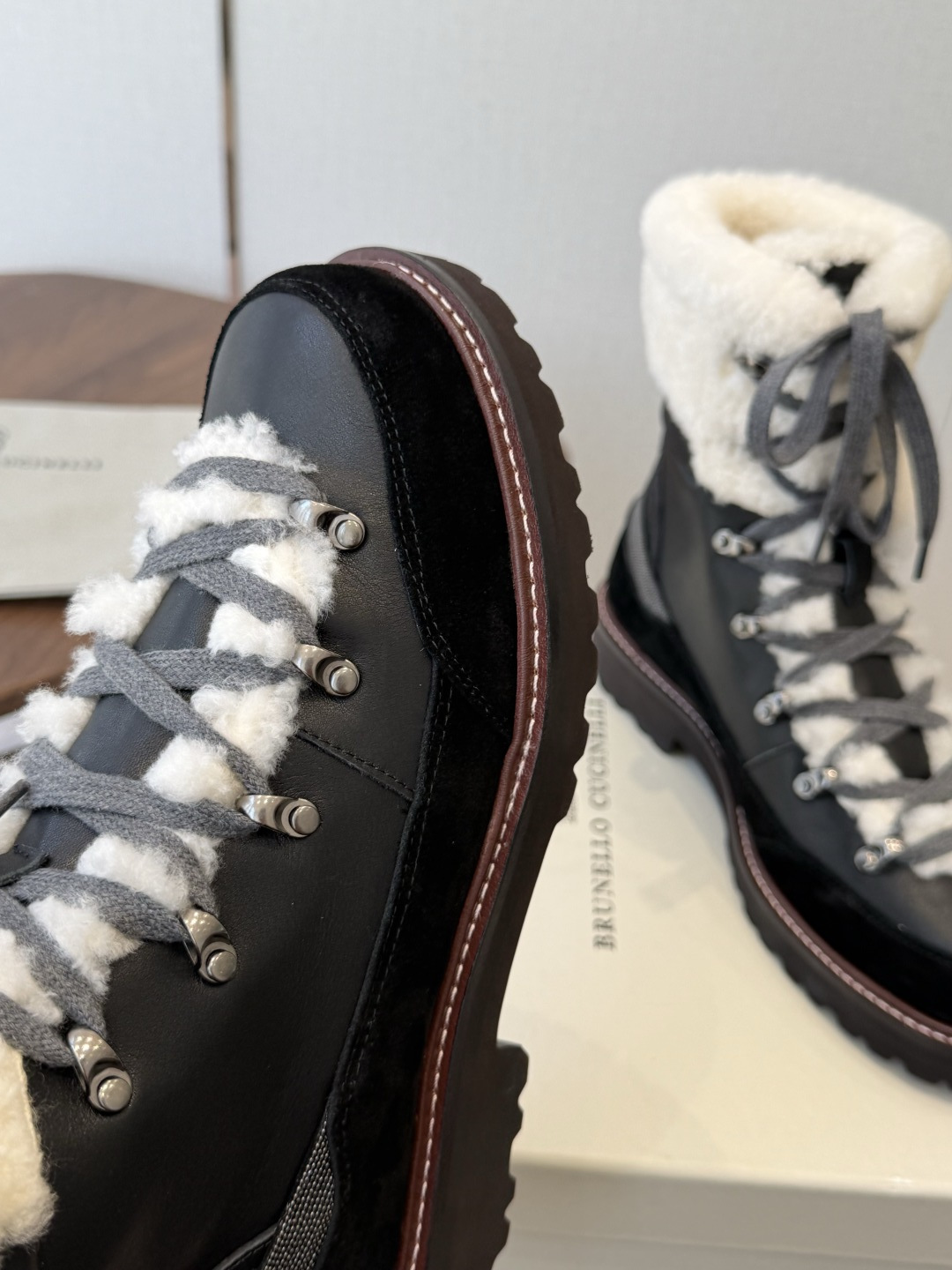BC 26ss秋冬新品 毛线筒短靴 BrunelloCucinelli 源自乐福鞋的经典灵感定义了这款新胶底鞋的现代优雅