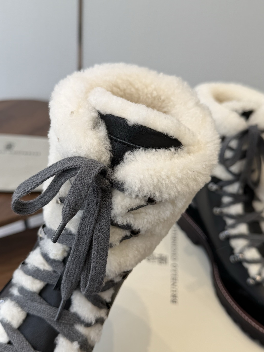 BC 26ss秋冬新品 毛线筒短靴 BrunelloCucinelli 源自乐福鞋的经典灵感定义了这款新胶底鞋的现代优雅