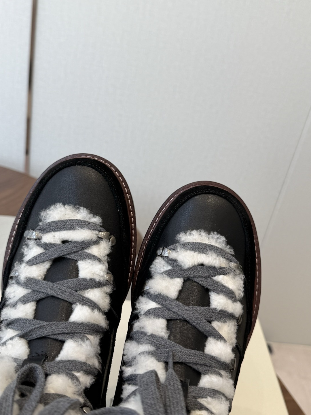 BC 26ss秋冬新品 毛线筒短靴 BrunelloCucinelli 源自乐福鞋的经典灵感定义了这款新胶底鞋的现代优雅