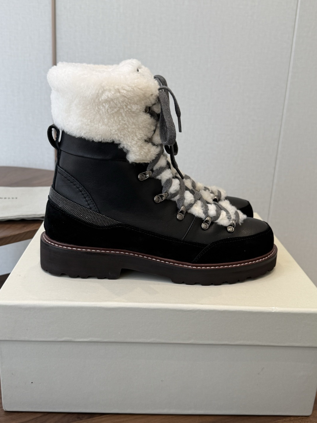 BC 26ss秋冬新品 毛线筒短靴 BrunelloCucinelli 源自乐福鞋的经典灵感定义了这款新胶底鞋的现代优雅
