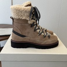 BC 26ss秋冬新品 毛线筒短靴 BrunelloCucinelli 源自乐福鞋的经典灵感定义了这款新胶底鞋的现代优雅 BC 26ss秋冬新品 毛线筒短靴 BrunelloCucinelli 源自乐福鞋的经典灵感定义了这款新胶底鞋的现代优雅