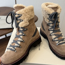 BC 26ss秋冬新品 毛线筒短靴 BrunelloCucinelli 源自乐福鞋的经典灵感定义了这款新胶底鞋的现代优雅 BC 26ss秋冬新品 毛线筒短靴 BrunelloCucinelli 源自乐福鞋的经典灵感定义了这款新胶底鞋的现代优雅