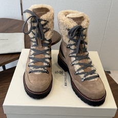 BC 26ss秋冬新品 毛线筒短靴 BrunelloCucinelli 源自乐福鞋的经典灵感定义了这款新胶底鞋的现代优雅 BC 26ss秋冬新品 毛线筒短靴 BrunelloCucinelli 源自乐福鞋的经典灵感定义了这款新胶底鞋的现代优雅