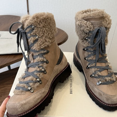 BC 26ss秋冬新品 毛线筒短靴 BrunelloCucinelli 源自乐福鞋的经典灵感定义了这款新胶底鞋的现代优雅 BC 26ss秋冬新品 毛线筒短靴 BrunelloCucinelli 源自乐福鞋的经典灵感定义了这款新胶底鞋的现代优雅