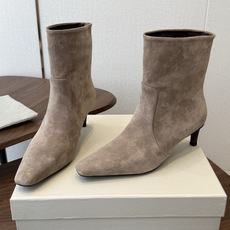 Brunello CucinelliBC26ss秋冬细跟气质高跟中筒靴 自带高冷疏离的清冷极简格调,利落尖头拉长脚部线条 Brunello CucinelliBC26ss秋冬细跟气质高跟中筒靴 自带高冷疏离的清冷极简格调,利落尖头拉长脚部线条