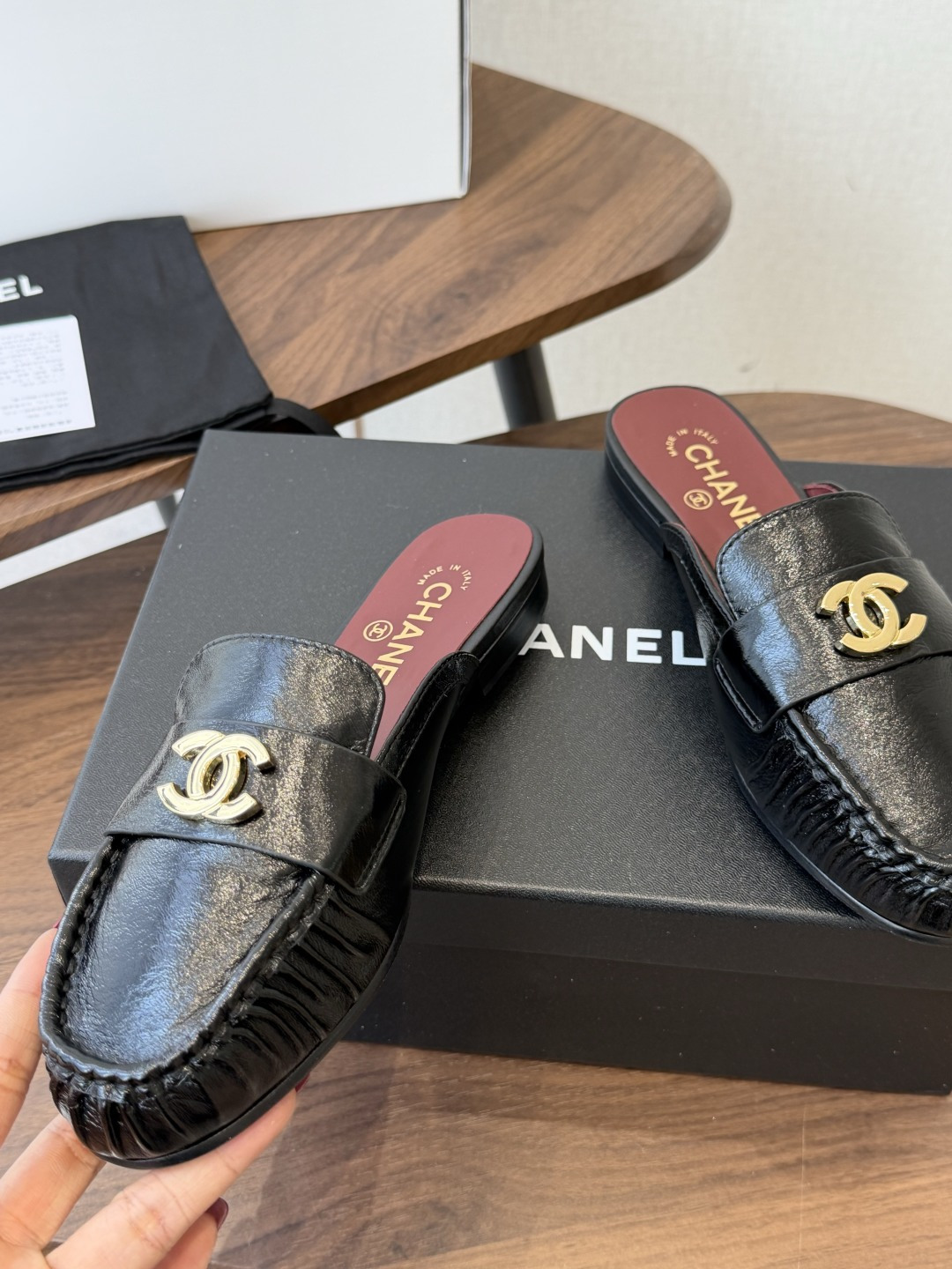 Chanel 26ss 小香 新款 半拖 凉鞋鞋春夏香家必备爆款 女神系列,拥有香家特色优雅名媛气质,超级耐看,让人无法 Chanel 26ss 小香 新款 半拖 凉鞋鞋春夏香家必备爆款 女神系列,拥有香家特色优雅名媛气质,超级耐看,让人无法