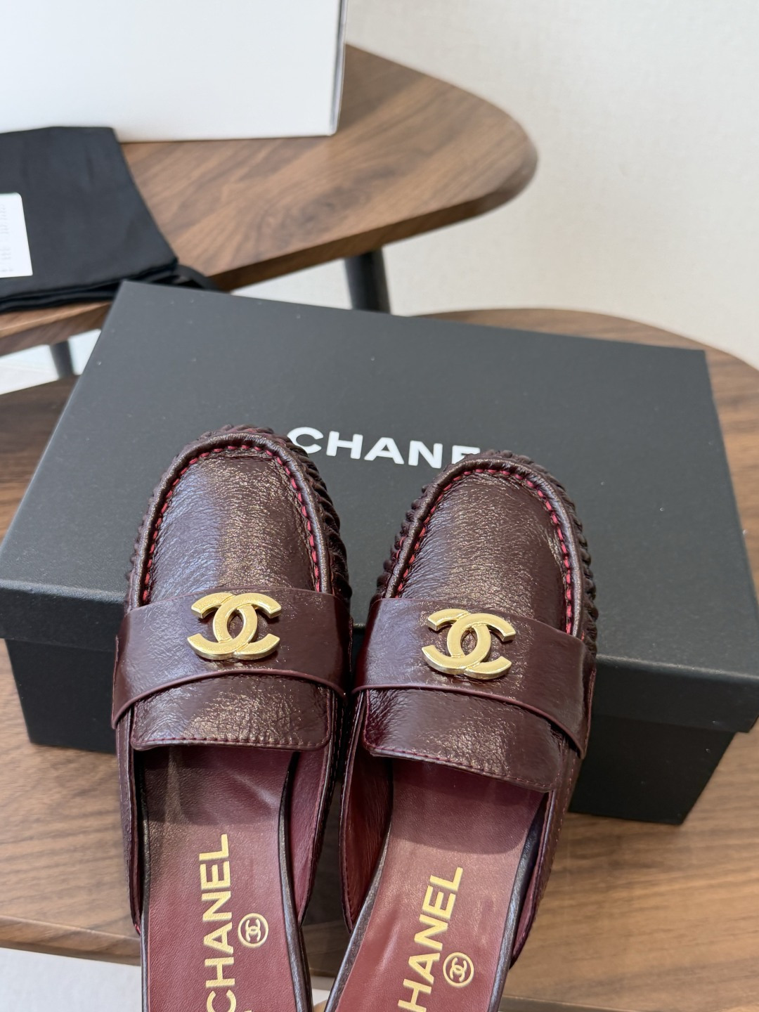 Chanel 26ss 小香 新款 半拖 凉鞋鞋春夏香家必备爆款 女神系列,拥有香家特色优雅名媛气质,超级耐看,让人无法 Chanel 26ss 小香 新款 半拖 凉鞋鞋春夏香家必备爆款 女神系列,拥有香家特色优雅名媛气质,超级耐看,让人无法