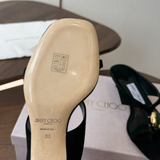 莞产Jimmy Choo26ss夏季新款彩宝夹趾猫跟凉拖 这款夹趾高跟凉拖凭借精致彩宝配饰打造轻奢氛围感,方头搭配纤细夹 莞产Jimmy Choo26ss夏季新款彩宝夹趾猫跟凉拖 这款夹趾高跟凉拖凭借精致彩宝配饰打造轻奢氛围感,方头搭配纤细夹