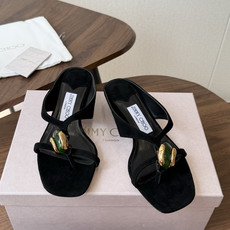 莞产Jimmy Choo26ss夏季新款彩宝夹趾猫跟凉拖 这款夹趾高跟凉拖凭借精致彩宝配饰打造轻奢氛围感,方头搭配纤细夹 莞产Jimmy Choo26ss夏季新款彩宝夹趾猫跟凉拖 这款夹趾高跟凉拖凭借精致彩宝配饰打造轻奢氛围感,方头搭配纤细夹