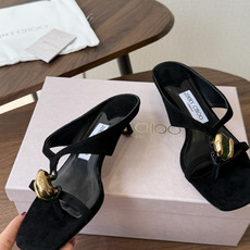 莞产Jimmy Choo26ss夏季新款彩宝夹趾猫跟凉拖 这款夹趾高跟凉拖凭借精致彩宝配饰打造轻奢氛围感,方头搭配纤细夹 莞产Jimmy Choo26ss夏季新款彩宝夹趾猫跟凉拖 这款夹趾高跟凉拖凭借精致彩宝配饰打造轻奢氛围感,方头搭配纤细夹