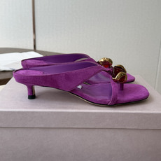 莞产Jimmy Choo26ss夏季新款彩宝夹趾猫跟凉拖 这款夹趾高跟凉拖凭借精致彩宝配饰打造轻奢氛围感,方头搭配纤细夹 莞产Jimmy Choo26ss夏季新款彩宝夹趾猫跟凉拖 这款夹趾高跟凉拖凭借精致彩宝配饰打造轻奢氛围感,方头搭配纤细夹