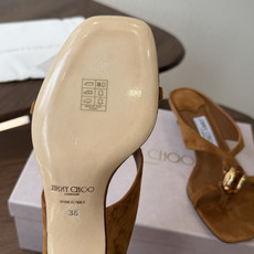 莞产Jimmy Choo26ss夏季新款彩宝夹趾猫跟凉拖 这款夹趾高跟凉拖凭借精致彩宝配饰打造轻奢氛围感,方头搭配纤细夹 莞产Jimmy Choo26ss夏季新款彩宝夹趾猫跟凉拖 这款夹趾高跟凉拖凭借精致彩宝配饰打造轻奢氛围感,方头搭配纤细夹