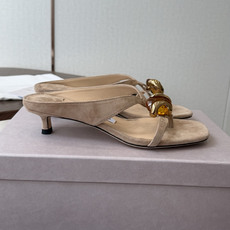 莞产Jimmy Choo26ss夏季新款彩宝夹趾猫跟凉拖 这款夹趾高跟凉拖凭借精致彩宝配饰打造轻奢氛围感,方头搭配纤细夹 莞产Jimmy Choo26ss夏季新款彩宝夹趾猫跟凉拖 这款夹趾高跟凉拖凭借精致彩宝配饰打造轻奢氛围感,方头搭配纤细夹