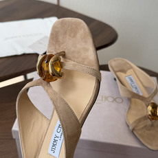 莞产Jimmy Choo26ss夏季新款彩宝夹趾猫跟凉拖 这款夹趾高跟凉拖凭借精致彩宝配饰打造轻奢氛围感,方头搭配纤细夹 莞产Jimmy Choo26ss夏季新款彩宝夹趾猫跟凉拖 这款夹趾高跟凉拖凭借精致彩宝配饰打造轻奢氛围感,方头搭配纤细夹