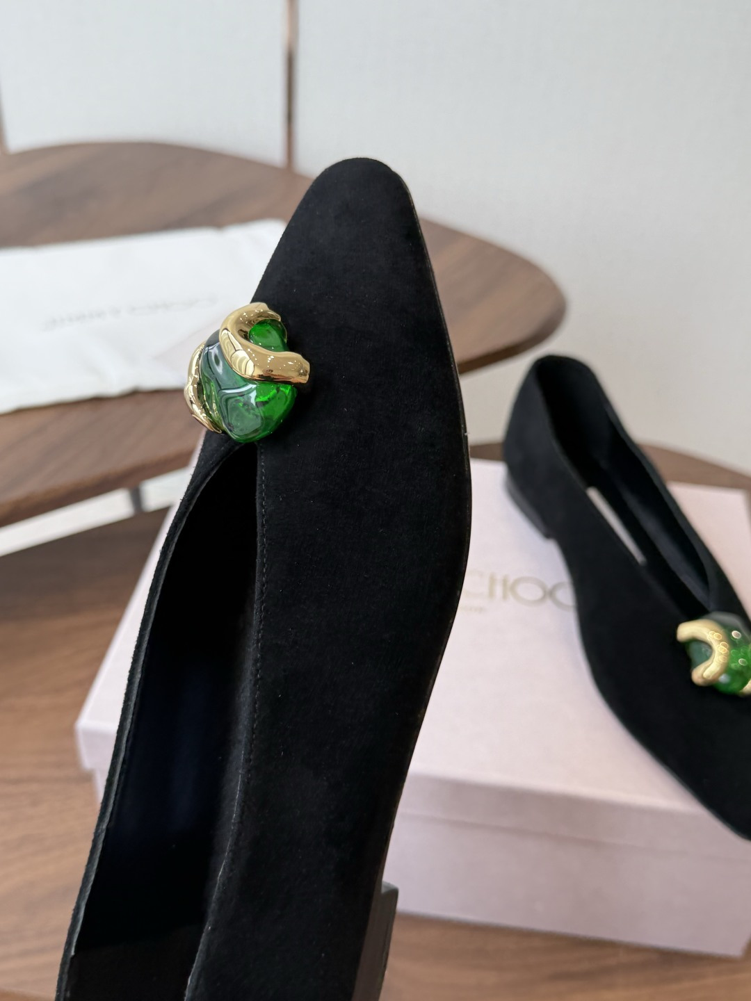 Suede Emerald Ornament V-neck Flat Pumps