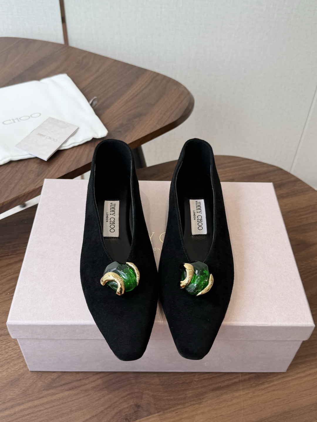 Suede Emerald Ornament V-neck Flat Pumps