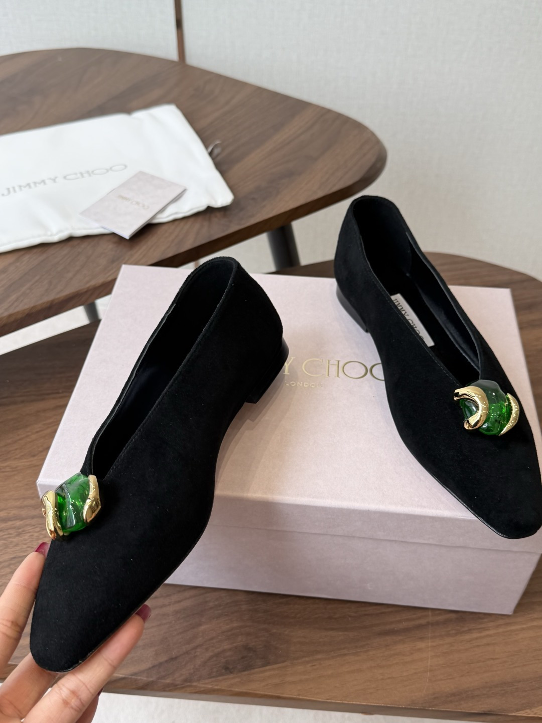 Suede Emerald Ornament V-neck Flat Pumps
