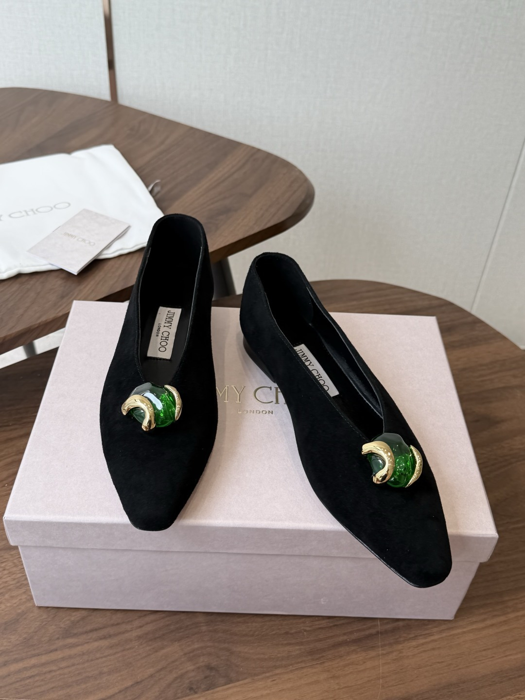 Suede Emerald Ornament V-neck Flat Pumps