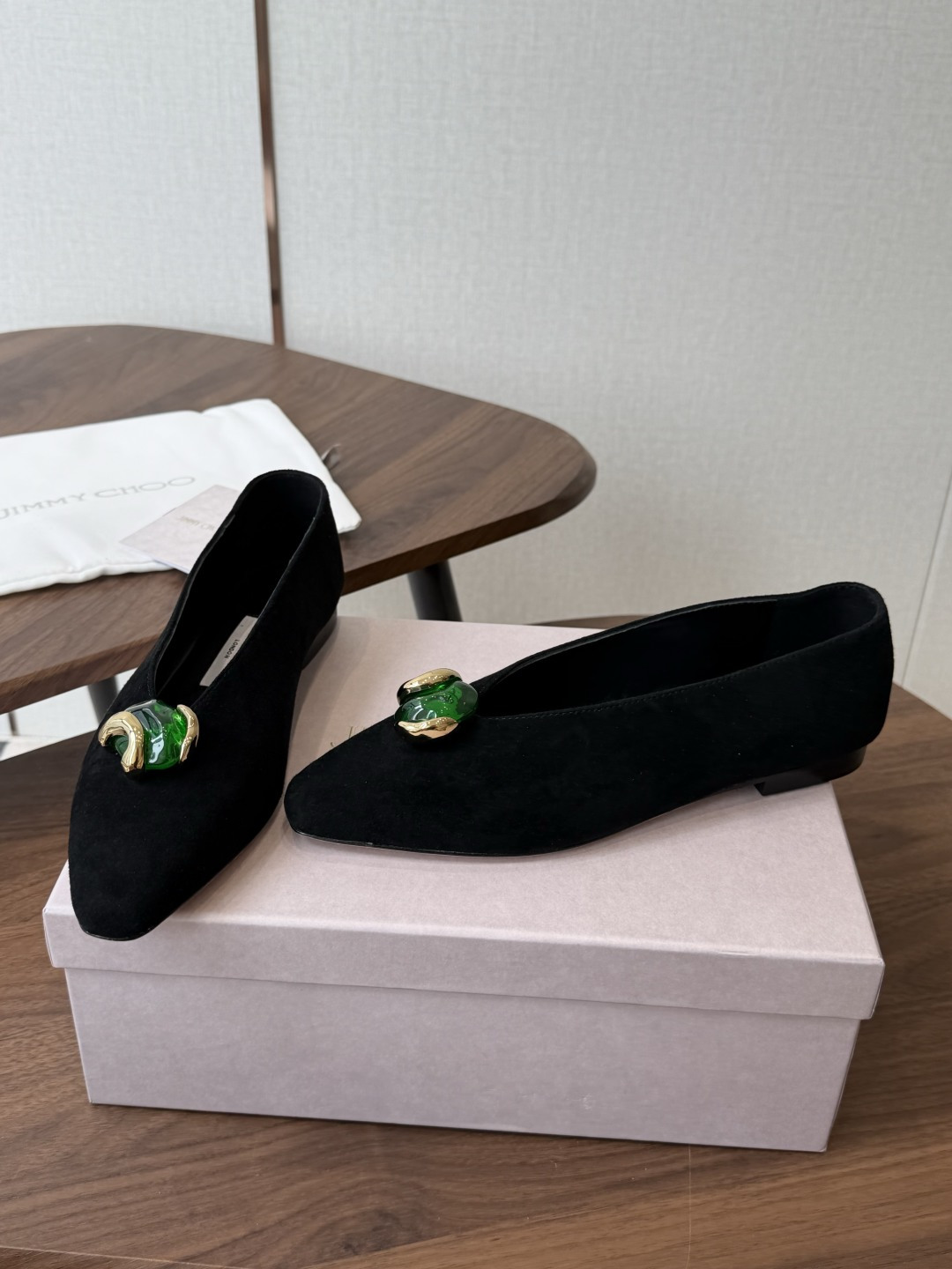 Suede Emerald Ornament V-neck Flat Pumps