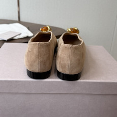 莞产Jimmy Choo26ss夏季新款宝石扣尖头平底单鞋 自带浓郁复古艺术气息,微尖鞋头修饰脚型,哑光绒面质感高级,琉 莞产Jimmy Choo26ss夏季新款宝石扣尖头平底单鞋 自带浓郁复古艺术气息,微尖鞋头修饰脚型,哑光绒面质感高级,琉