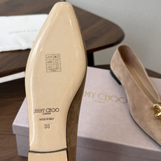 莞产Jimmy Choo26ss夏季新款宝石扣尖头平底单鞋 自带浓郁复古艺术气息,微尖鞋头修饰脚型,哑光绒面质感高级,琉 莞产Jimmy Choo26ss夏季新款宝石扣尖头平底单鞋 自带浓郁复古艺术气息,微尖鞋头修饰脚型,哑光绒面质感高级,琉