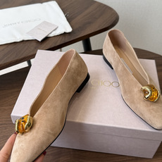 莞产Jimmy Choo26ss夏季新款宝石扣尖头平底单鞋 自带浓郁复古艺术气息,微尖鞋头修饰脚型,哑光绒面质感高级,琉 莞产Jimmy Choo26ss夏季新款宝石扣尖头平底单鞋 自带浓郁复古艺术气息,微尖鞋头修饰脚型,哑光绒面质感高级,琉