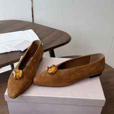 莞产Jimmy Choo26ss夏季新款宝石扣尖头平底单鞋 自带浓郁复古艺术气息,微尖鞋头修饰脚型,哑光绒面质感高级,琉 莞产Jimmy Choo26ss夏季新款宝石扣尖头平底单鞋 自带浓郁复古艺术气息,微尖鞋头修饰脚型,哑光绒面质感高级,琉