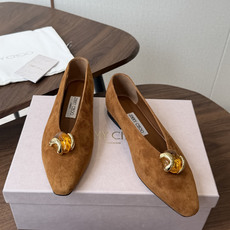 莞产Jimmy Choo26ss夏季新款宝石扣尖头平底单鞋 自带浓郁复古艺术气息,微尖鞋头修饰脚型,哑光绒面质感高级,琉 莞产Jimmy Choo26ss夏季新款宝石扣尖头平底单鞋 自带浓郁复古艺术气息,微尖鞋头修饰脚型,哑光绒面质感高级,琉