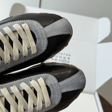 Maison Margiela26ss夏季新款休闲复古拼接德训鞋 自带干净清冷的极简氛围感,低饱和柔和色系,经典修长鞋型 Maison Margiela26ss夏季新款休闲复古拼接德训鞋 自带干净清冷的极简氛围感,低饱和柔和色系,经典修长鞋型
