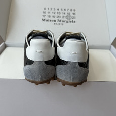 Maison Margiela26ss夏季新款休闲复古拼接德训鞋 自带干净清冷的极简氛围感,低饱和柔和色系,经典修长鞋型 Maison Margiela26ss夏季新款休闲复古拼接德训鞋 自带干净清冷的极简氛围感,低饱和柔和色系,经典修长鞋型