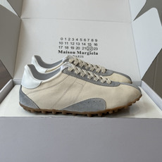 Maison Margiela26ss夏季新款休闲复古拼接德训鞋 自带干净清冷的极简氛围感,低饱和柔和色系,经典修长鞋型 Maison Margiela26ss夏季新款休闲复古拼接德训鞋 自带干净清冷的极简氛围感,低饱和柔和色系,经典修长鞋型