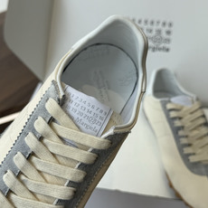 Maison Margiela26ss夏季新款休闲复古拼接德训鞋 自带干净清冷的极简氛围感,低饱和柔和色系,经典修长鞋型 Maison Margiela26ss夏季新款休闲复古拼接德训鞋 自带干净清冷的极简氛围感,低饱和柔和色系,经典修长鞋型