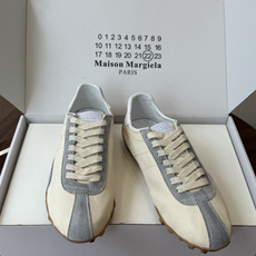 Maison Margiela26ss夏季新款休闲复古拼接德训鞋 自带干净清冷的极简氛围感,低饱和柔和色系,经典修长鞋型 Maison Margiela26ss夏季新款休闲复古拼接德训鞋 自带干净清冷的极简氛围感,低饱和柔和色系,经典修长鞋型