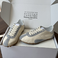 Maison Margiela26ss夏季新款休闲复古拼接德训鞋 自带干净清冷的极简氛围感,低饱和柔和色系,经典修长鞋型 Maison Margiela26ss夏季新款休闲复古拼接德训鞋 自带干净清冷的极简氛围感,低饱和柔和色系,经典修长鞋型