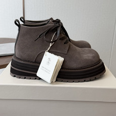 BRUNELLO CUCINELLI 新款马丁靴 不用多说!超级有范的一款靴子女孩子穿起来不要太酷,走在街上保证回头率蹭 BRUNELLO CUCINELLI 新款马丁靴 不用多说!超级有范的一款靴子女孩子穿起来不要太酷,走在街上保证回头率蹭