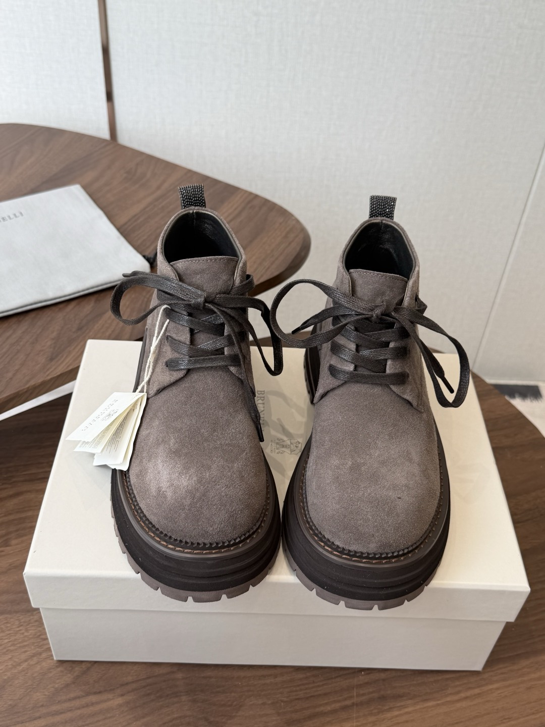 BRUNELLO CUCINELLI 新款马丁靴 不用多说!超级有范的一款靴子女孩子穿起来不要太酷,走在街上保证回头率蹭 BRUNELLO CUCINELLI 新款马丁靴 不用多说!超级有范的一款靴子女孩子穿起来不要太酷,走在街上保证回头率蹭