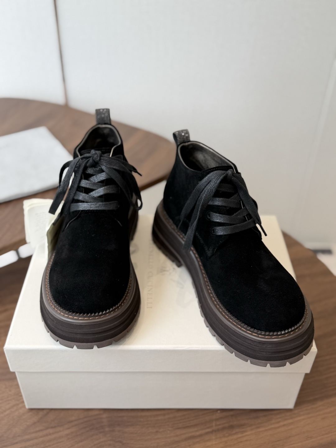 BRUNELLO CUCINELLI 新款马丁靴 不用多说!超级有范的一款靴子女孩子穿起来不要太酷,走在街上保证回头率蹭 BRUNELLO CUCINELLI 新款马丁靴 不用多说!超级有范的一款靴子女孩子穿起来不要太酷,走在街上保证回头率蹭