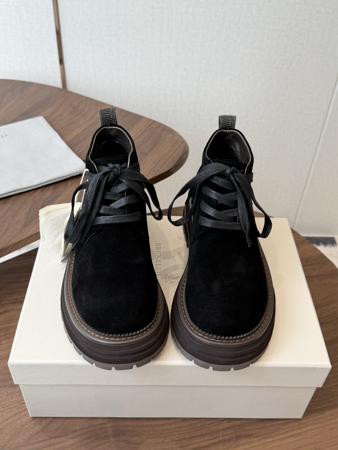 BRUNELLO CUCINELLI 新款马丁靴 不用多说!超级有范的一款靴子女孩子穿起来不要太酷,走在街上保证回头率蹭 BRUNELLO CUCINELLI 新款马丁靴 不用多说!超级有范的一款靴子女孩子穿起来不要太酷,走在街上保证回头率蹭