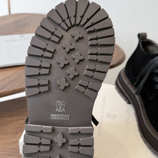 BRUNELLO CUCINELLI 新款马丁靴 不用多说!超级有范的一款靴子女孩子穿起来不要太酷,走在街上保证回头率蹭 BRUNELLO CUCINELLI 新款马丁靴 不用多说!超级有范的一款靴子女孩子穿起来不要太酷,走在街上保证回头率蹭