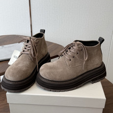 BRUNELLO CUCINELLI 新款马丁靴 不用多说!超级有范的一款靴子女孩子穿起来不要太酷,走在街上保证回头率蹭 BRUNELLO CUCINELLI 新款马丁靴 不用多说!超级有范的一款靴子女孩子穿起来不要太酷,走在街上保证回头率蹭