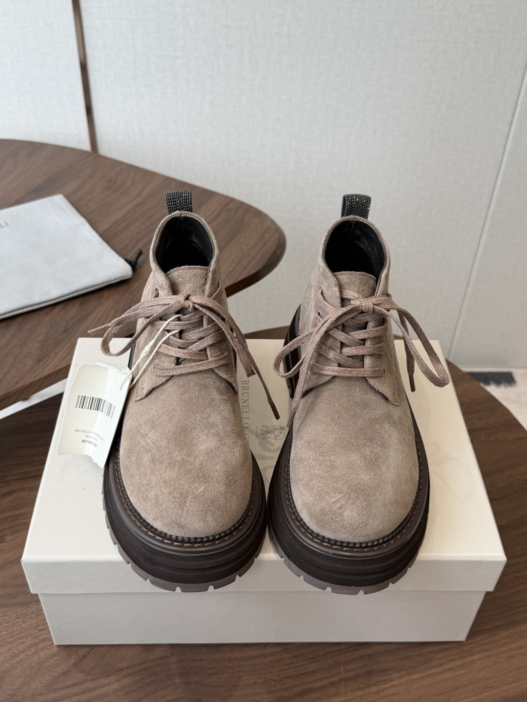 BRUNELLO CUCINELLI 新款马丁靴 不用多说!超级有范的一款靴子女孩子穿起来不要太酷,走在街上保证回头率蹭 BRUNELLO CUCINELLI 新款马丁靴 不用多说!超级有范的一款靴子女孩子穿起来不要太酷,走在街上保证回头率蹭