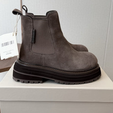BRUNELLO CUCINELLI 新款马丁靴 不用多说!超级有范的一款靴子女孩子穿起来不要太酷,走在街上保证回头率蹭 BRUNELLO CUCINELLI 新款马丁靴 不用多说!超级有范的一款靴子女孩子穿起来不要太酷,走在街上保证回头率蹭