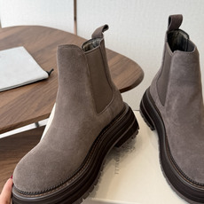 BRUNELLO CUCINELLI 新款马丁靴 不用多说!超级有范的一款靴子女孩子穿起来不要太酷,走在街上保证回头率蹭 BRUNELLO CUCINELLI 新款马丁靴 不用多说!超级有范的一款靴子女孩子穿起来不要太酷,走在街上保证回头率蹭