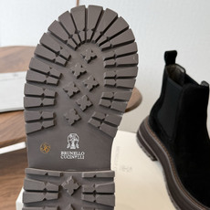 BRUNELLO CUCINELLI 新款马丁靴 不用多说!超级有范的一款靴子女孩子穿起来不要太酷,走在街上保证回头率蹭 BRUNELLO CUCINELLI 新款马丁靴 不用多说!超级有范的一款靴子女孩子穿起来不要太酷,走在街上保证回头率蹭